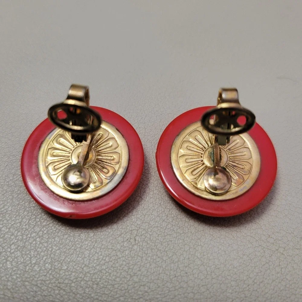 Vintage TRIFARI Signed Red & Gold Tone Round Button Like Clip On 1